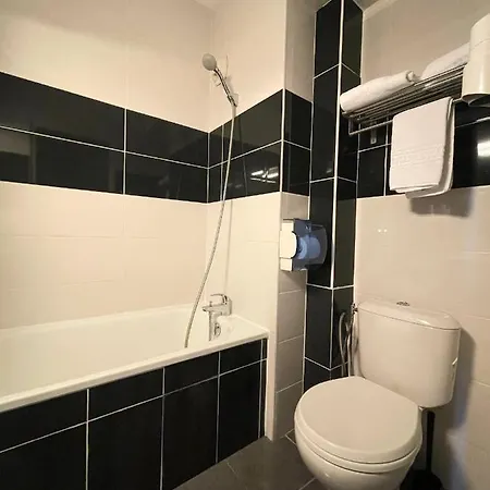 מלון Restaurant Kyriad Direct Nord - Zenith - Toison D'or 2*