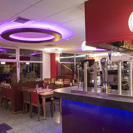 Restaurant Kyriad Direct Nord - Zenith - Toison D'or 2* 第戎
