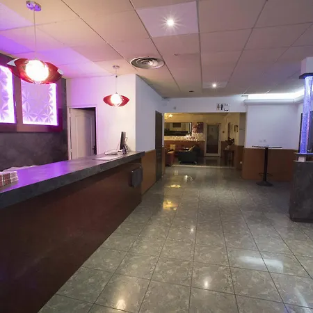 Restaurant Kyriad Direct Nord - Zenith - Toison D'or 酒店 2*