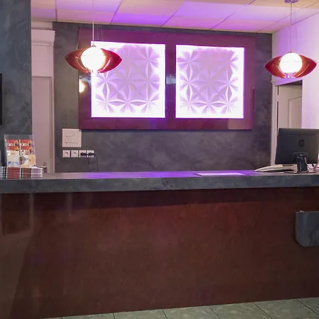 מלון Restaurant Kyriad Direct Nord - Zenith - Toison D'or 2*