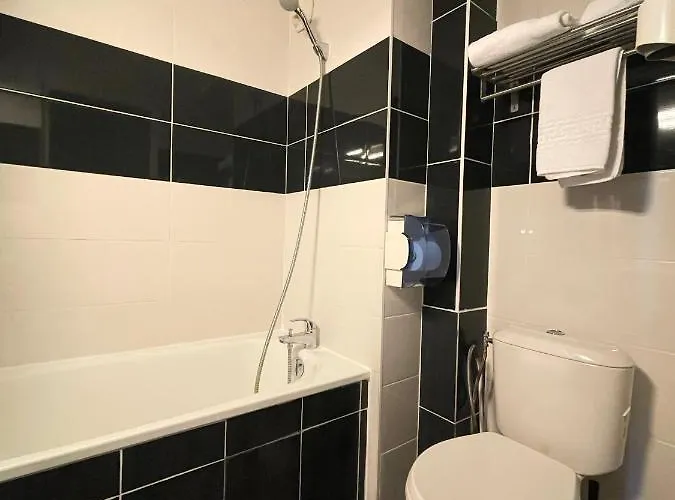 Hotel Restaurant Kyriad Direct Nord - Zenith - Toison D'or 2*