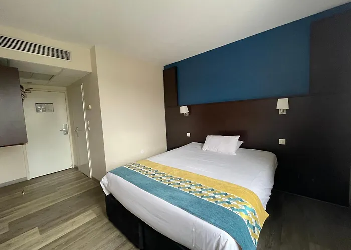 Hotel Restaurant Kyriad Direct Nord - Zenith - Toison D'or 2*