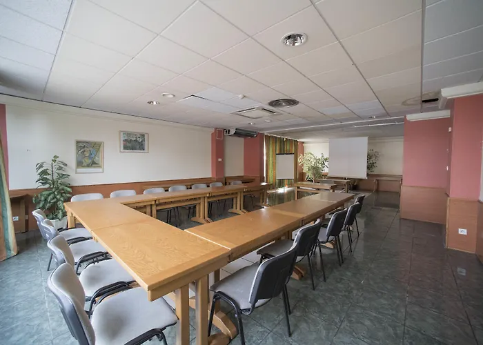 Restaurant Kyriad Direct Nord - Zenith - Toison D'or Hotel Dijon